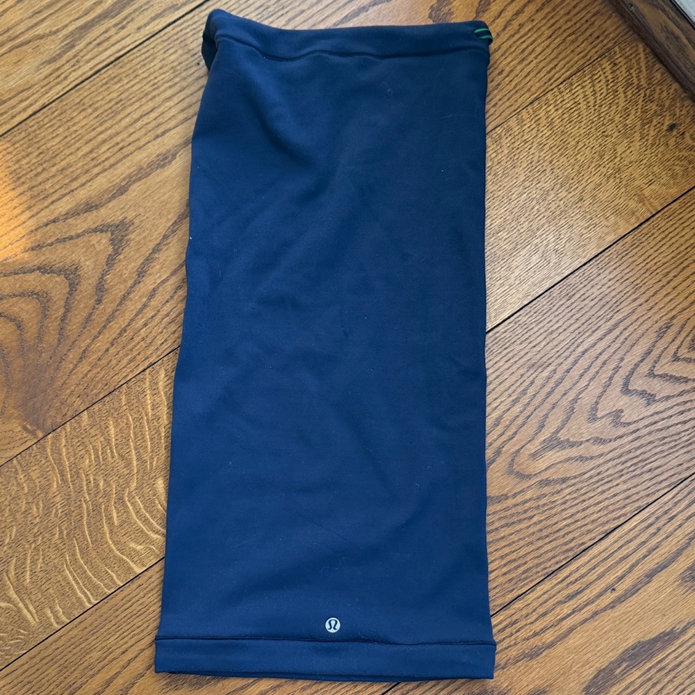 Lululemon Navy and Green Neck Gaiter